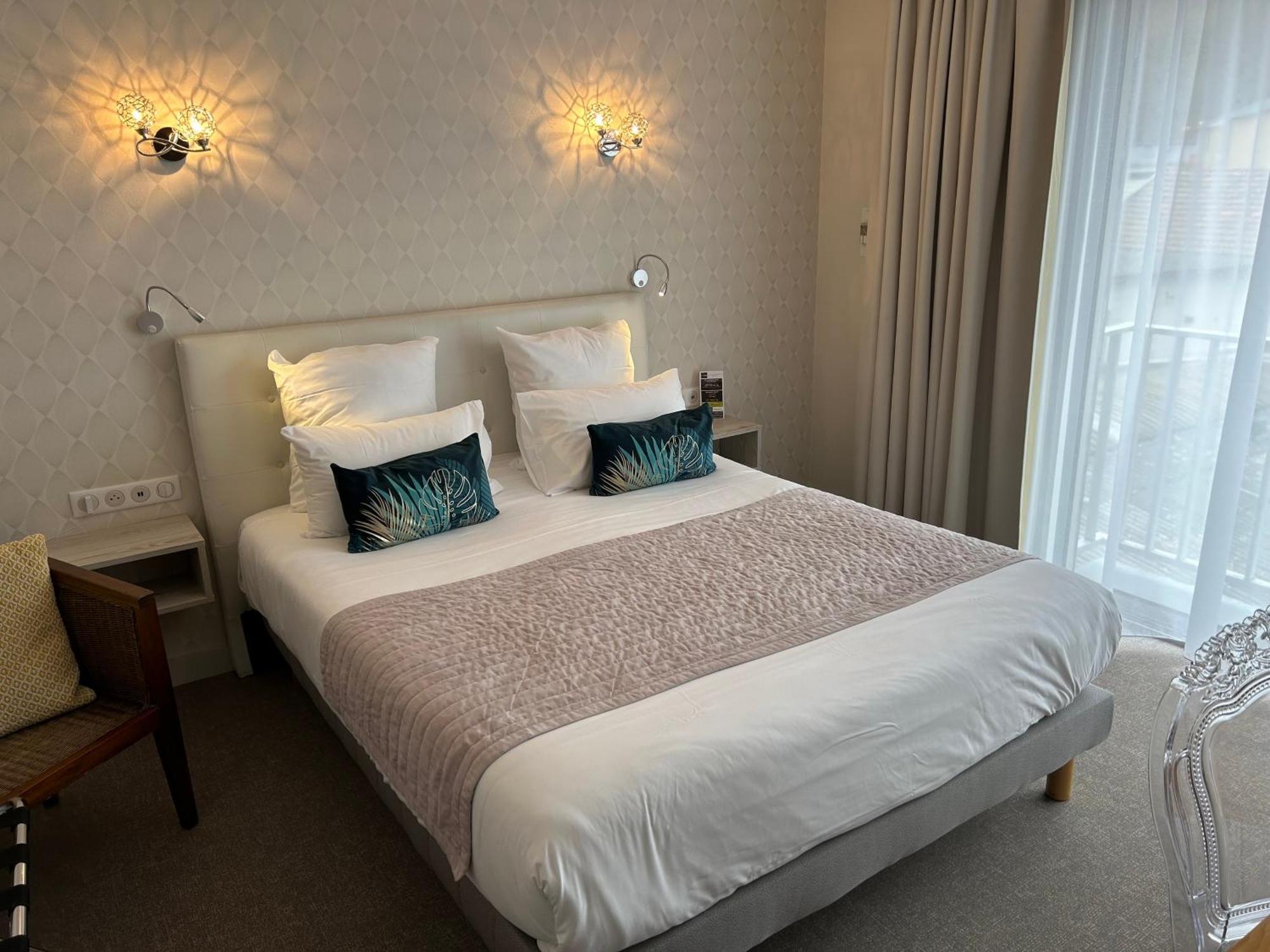 Cit'Hotel L'Etape Сен-Флур Экстерьер фото